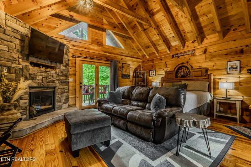 505 Hoot Owl Way, Gatlinburg, TN 37738