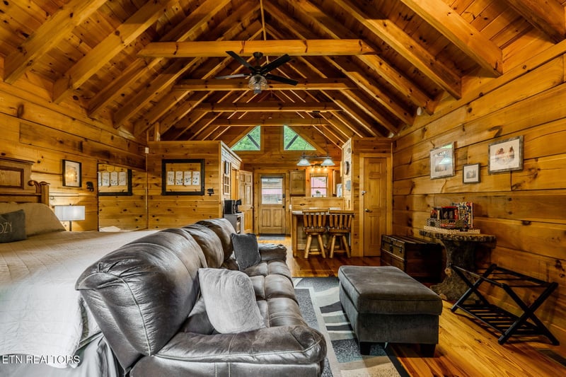 505 Hoot Owl Way, Gatlinburg, TN 37738