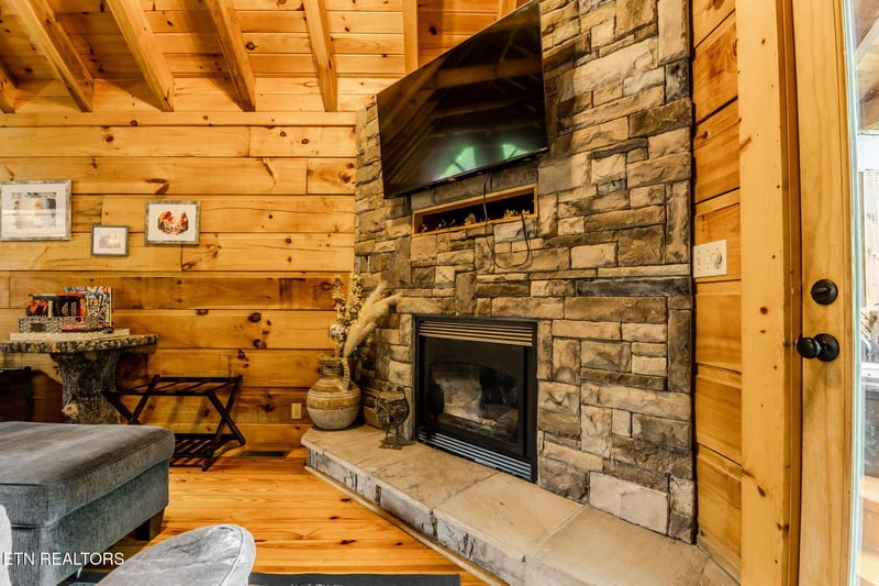 505 Hoot Owl Way, Gatlinburg, TN 37738