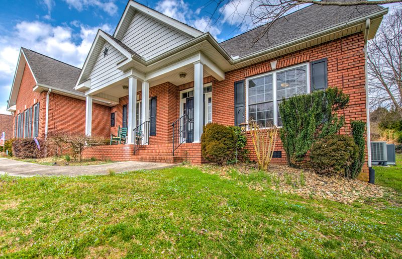 505 Mariner Point Dr, Clinton, TN 37716