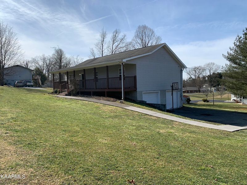 505 Mcmahan Dr, Strawberry Plains, TN 37871