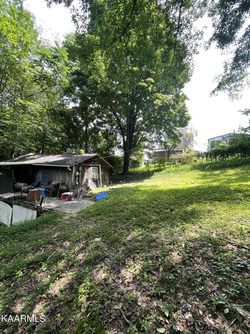 505 W Chestnut St, Lafollette, TN 37766