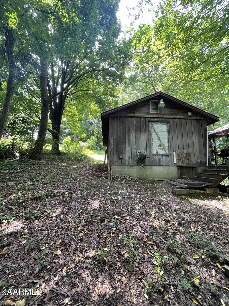 505 W Chestnut St, Lafollette, TN 37766