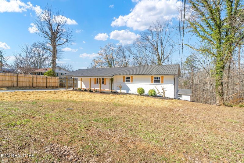 505 W Ridgecrest Dr, Kingston, TN 37763