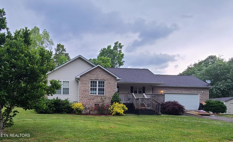 505 Yuchi Dr, Crossville, TN 38572
