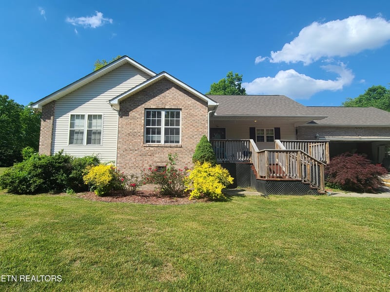 505 Yuchi Dr, Crossville, TN 38572