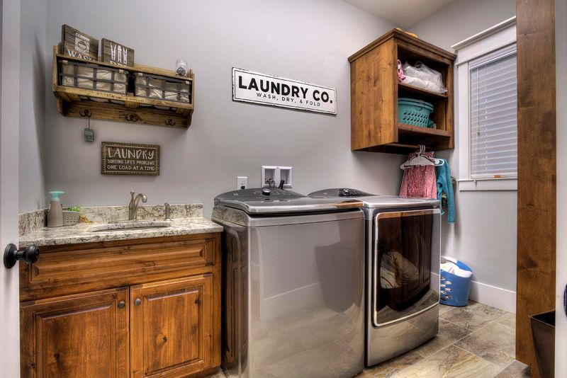 5058 Old Walland Hwy, Walland, TN 37886