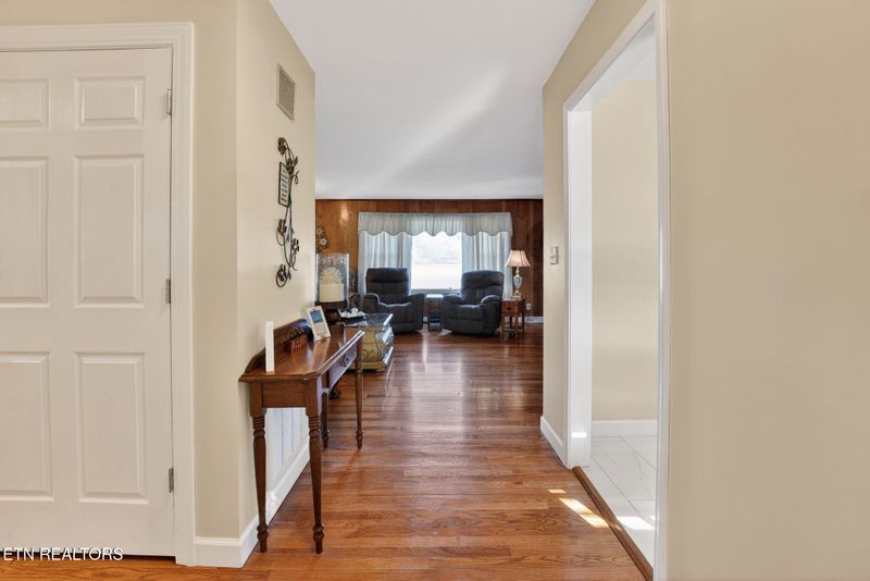 506 Blockhouse Valley Rd, Clinton, TN 37716