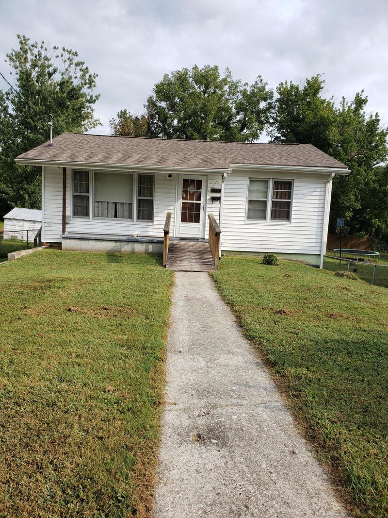 506 E Hemlock St, Lafollette, TN 37766