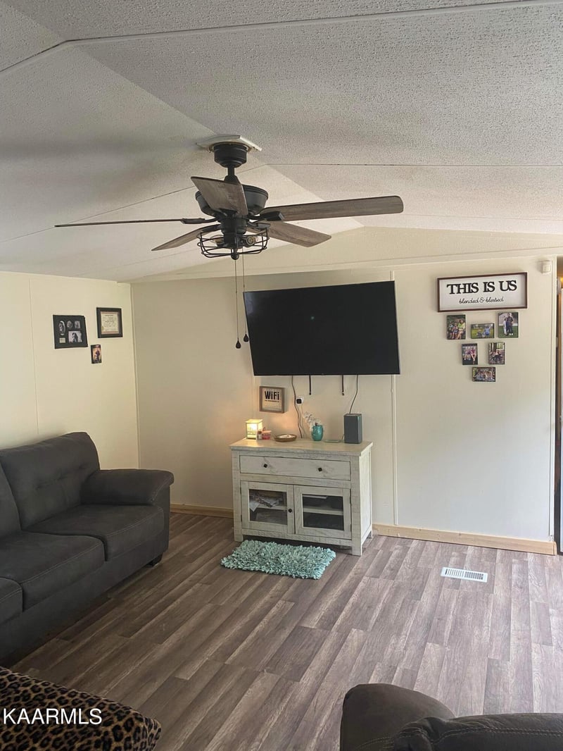 506 Liberty Road Rd, Wartburg, TN 37887