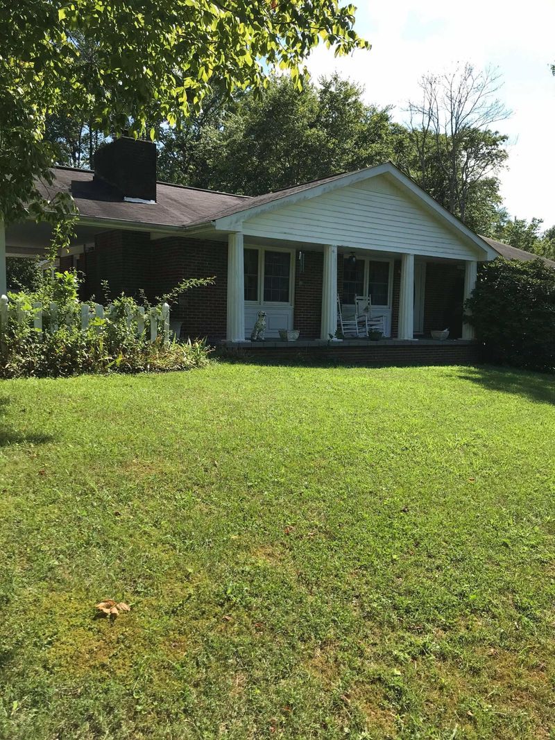 507 Baumgardner St, Harriman, TN 37748