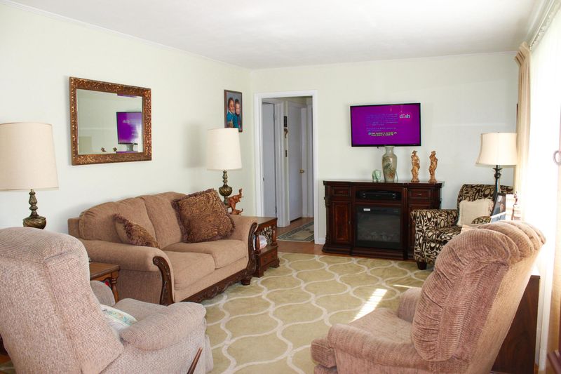 507 Crestwood Dr, Clinton, TN 37716