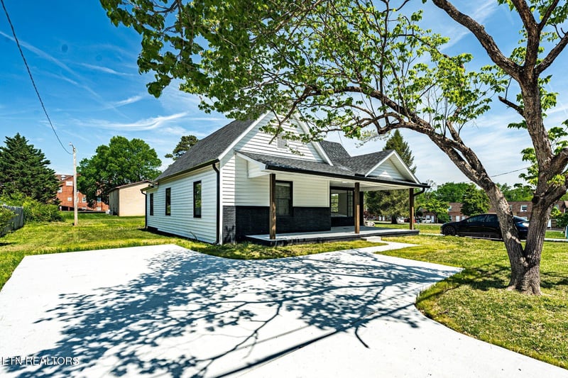 507 E Inskip Dr, Knoxville, TN 37912