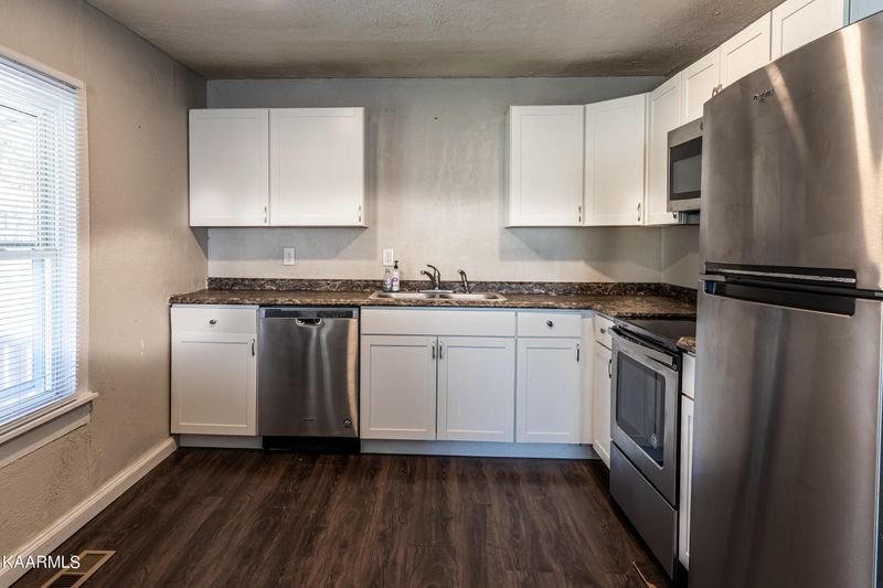 508 E Hemlock St, Lafollette, TN 37766