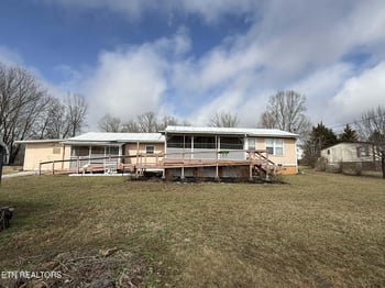 508 Petit Ln, Wartburg, TN 37887