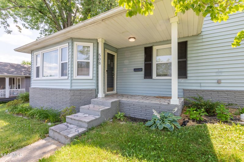 508 W 5th Ave, Lenoir City, TN 37771