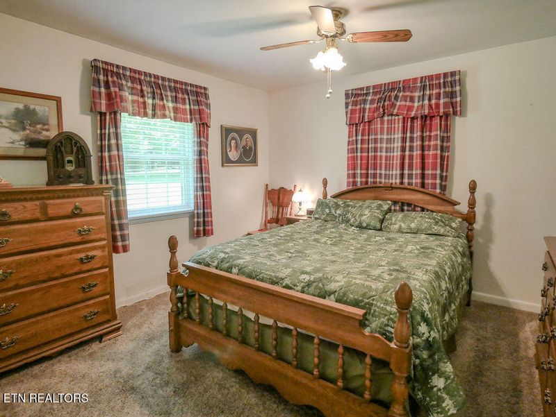 509 Carroll St, Etowah, TN 37331