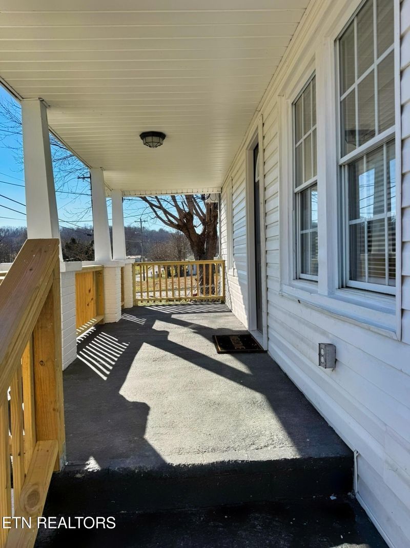 509 E Hemlock St, Lafollette, TN 37766