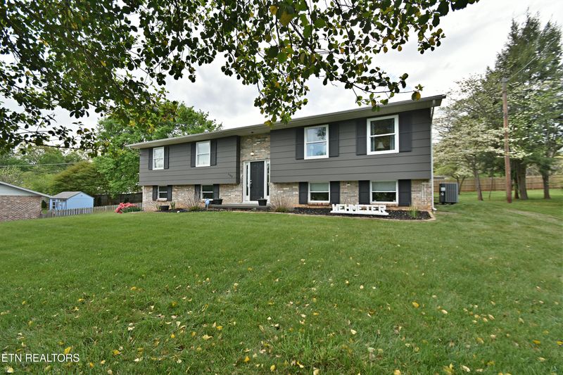 509 E Meadecrest Dr, Knoxville, TN 37923