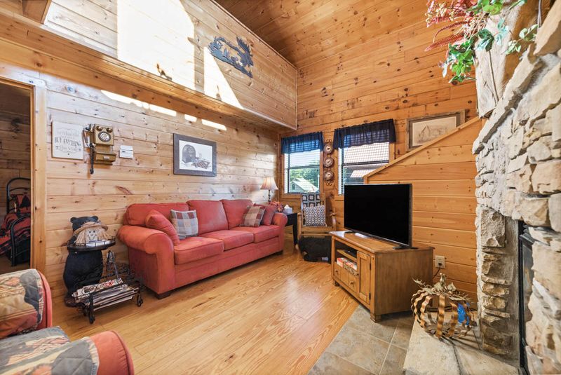 509 Hideaway Ridge Cir, Sevierville, TN 37862