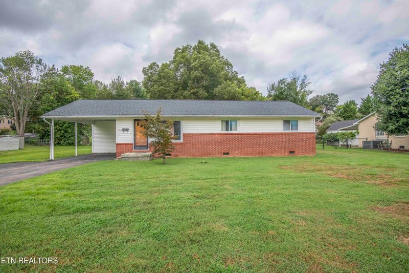 509 Riverside Dr, Clinton, TN 37716