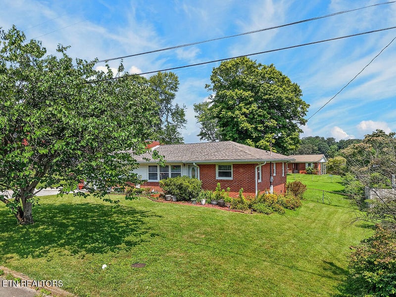 509 Scenic Dr, Clinton, TN 37716