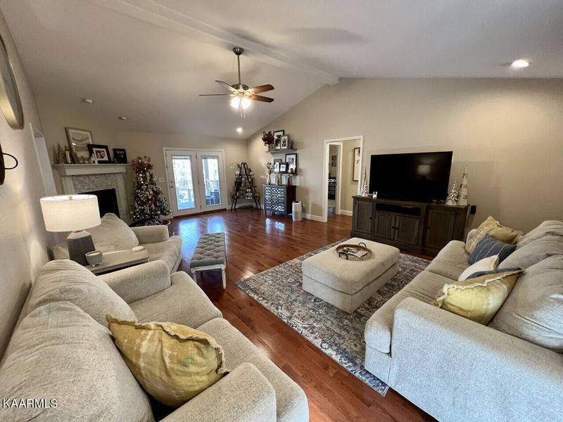 509 Summerwind Dr, Crossville, TN 38571