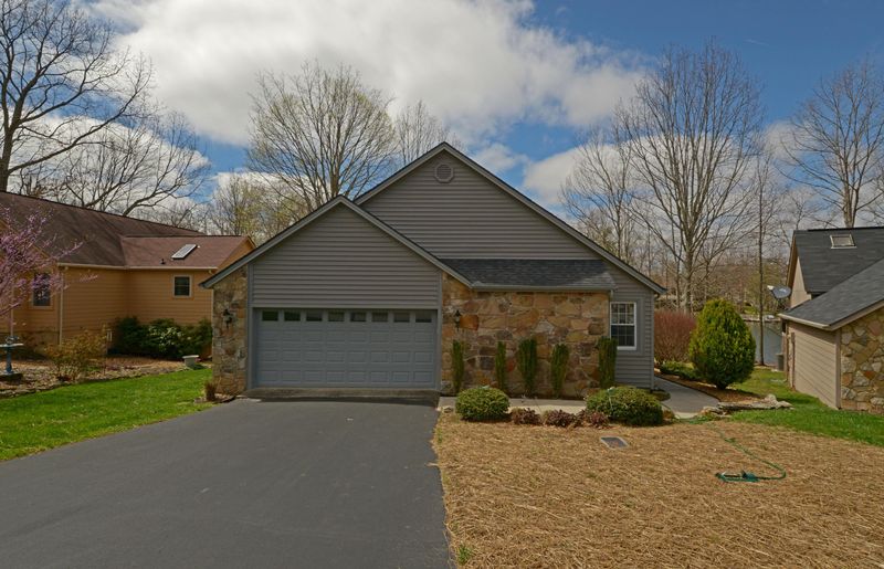 51 Hickory Cove Ln, Fairfield Glade, TN 38558
