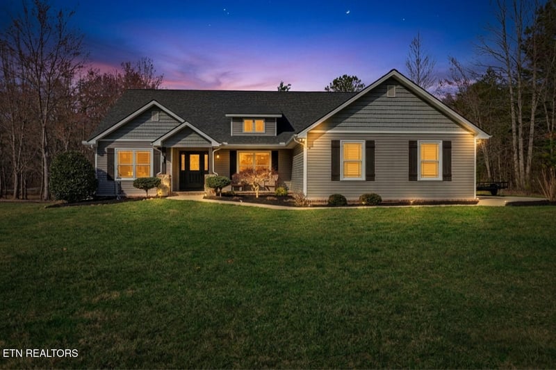 51 W Creek Dr, Crossville, TN 38572