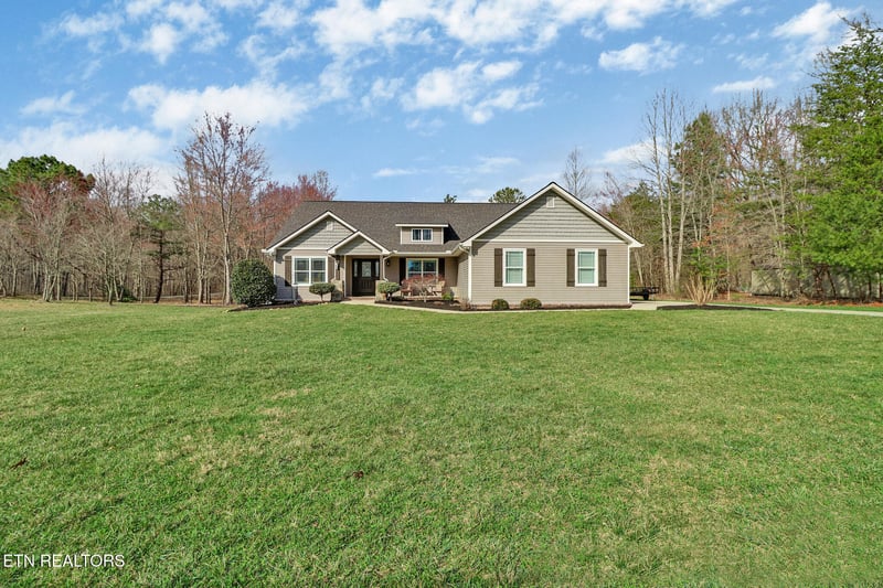 51 W Creek Dr, Crossville, TN 38572