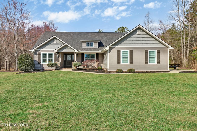 51 W Creek Dr, Crossville, TN 38572