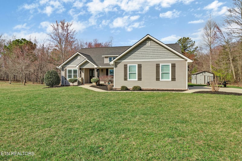 51 W Creek Dr, Crossville, TN 38572