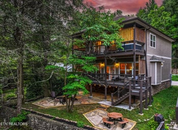 510 Hemlock St, Gatlinburg, TN 37738