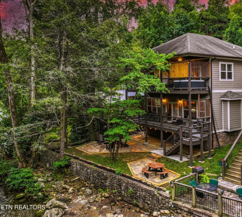 510 Hemlock St, Gatlinburg, TN 37738