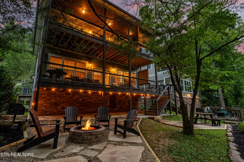 510 Hemlock St, Gatlinburg, TN 37738