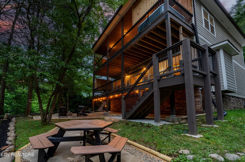 510 Hemlock St, Gatlinburg, TN 37738