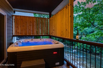 510 Hemlock St, Gatlinburg, TN 37738