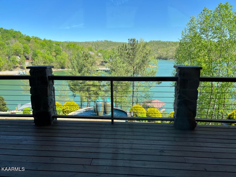 510 Norris Crest Dr, Lafollette, TN 37766