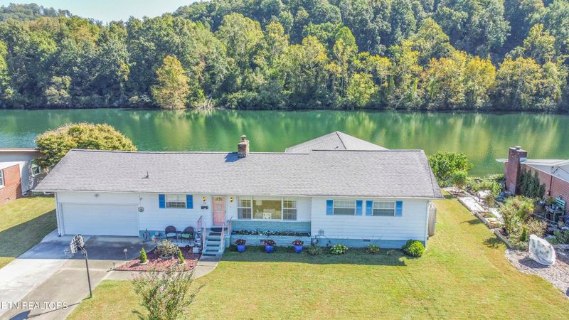510 Riverside Dr, Clinton, TN 37716