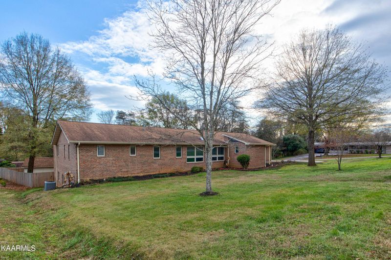 5100 Custis Ln, Knoxville, TN 37920