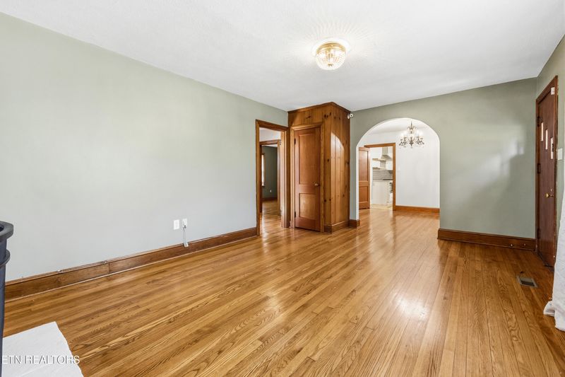 5102 E Sunset Rd, Knoxville, TN 37914