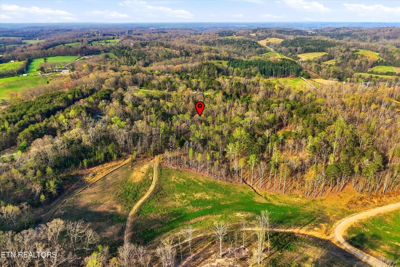 5104 Rest Camp Rd, Lenoir City, TN 37772