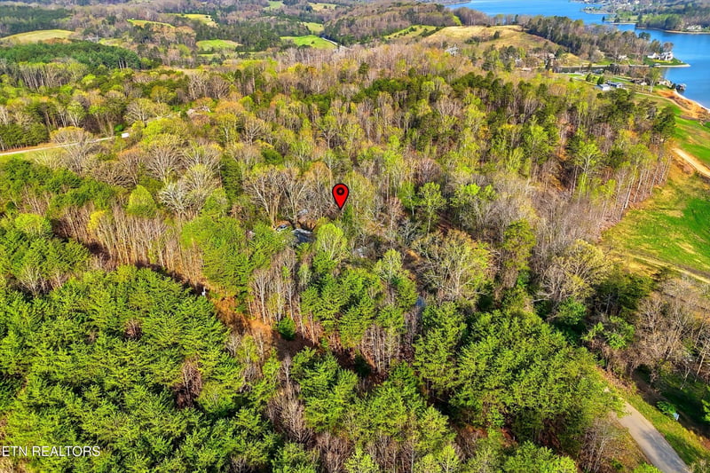 5104 Rest Camp Rd, Lenoir City, TN 37772