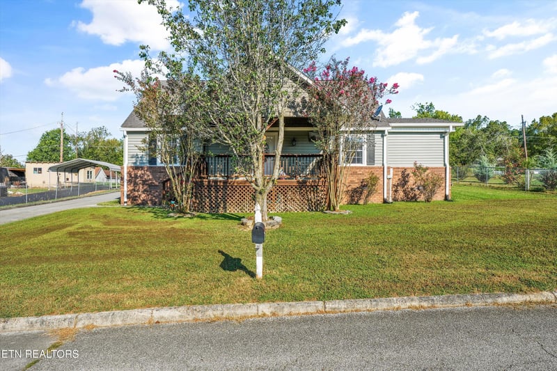 511 1st St, Kingston, TN 37763
