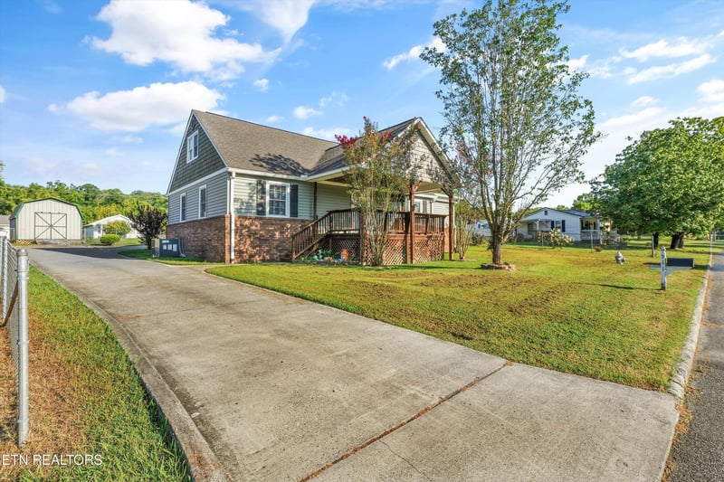 511 1st St, Kingston, TN 37763