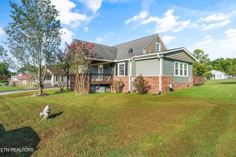 511 1st St, Kingston, TN 37763