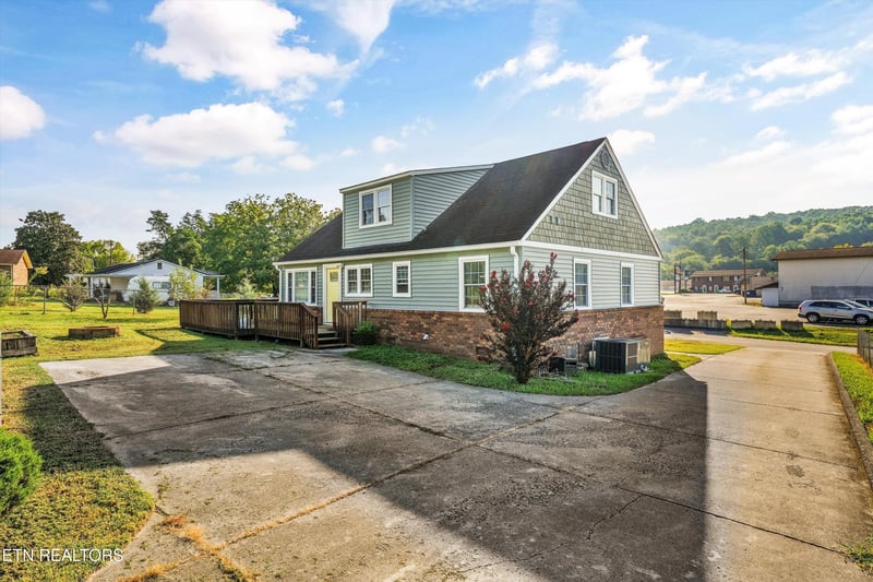 511 1st St, Kingston, TN 37763