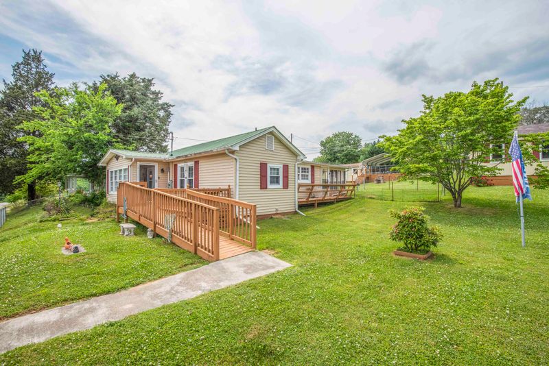 511 Clinch St, Harriman, TN 37748