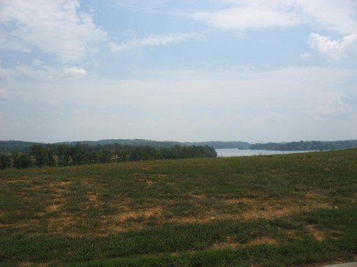 511 Commodore Dr, Lenoir City, TN 37771