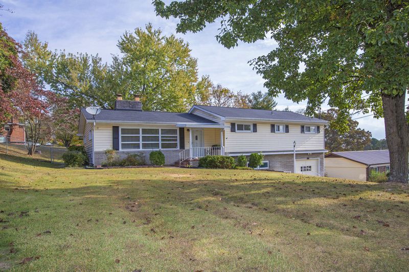 511 Crestwood Dr, Clinton, TN 37716